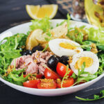 Salade grecque de macaronis à la feta et aux olives
