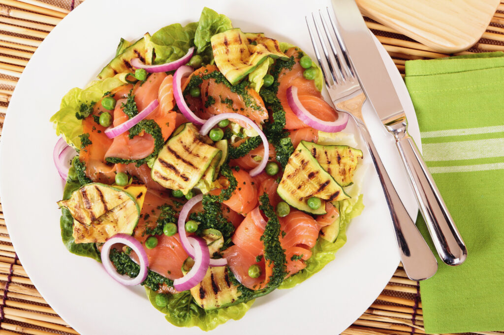 Salade estivale de saumon et courgette grillée