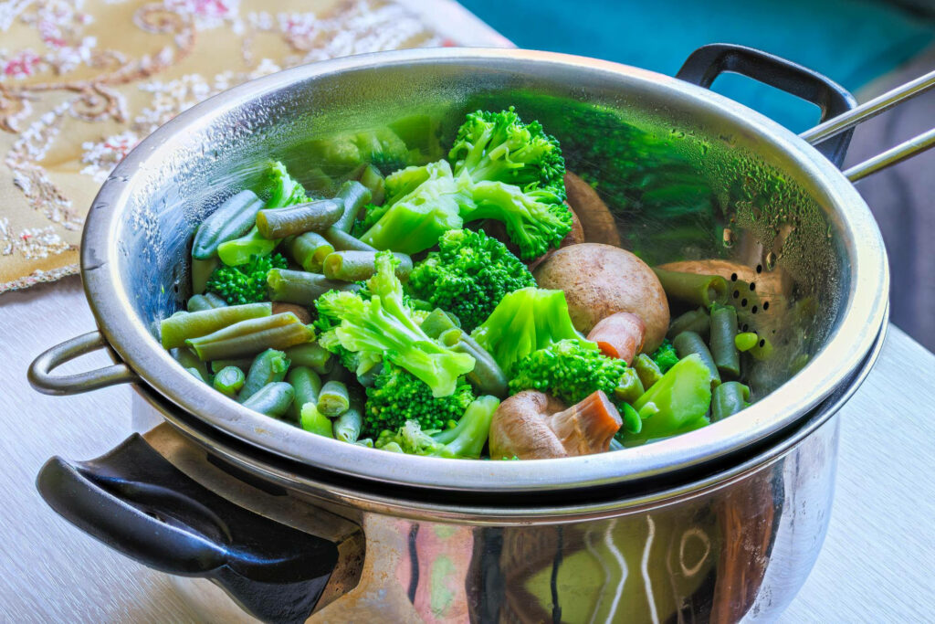 Découvrez comment réussir la cuisson de vos légumes à la vapeur. Un guide détaillé des temps de cuisson par légume, des astuces pour une cuisson parfaite et des conseils pour optimiser la saveur.
