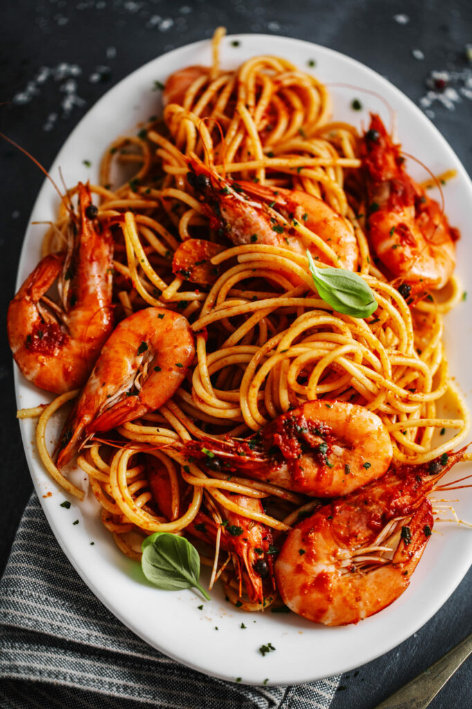 Spaghettis aux Crevettes et Sauce Tomate: Un Classique Italien